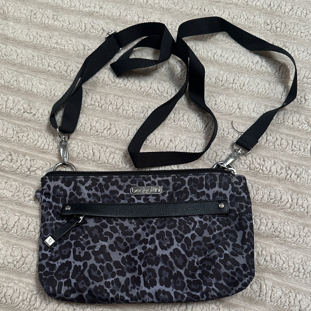 Baggallini Gray Leopard Crossbody Bag
